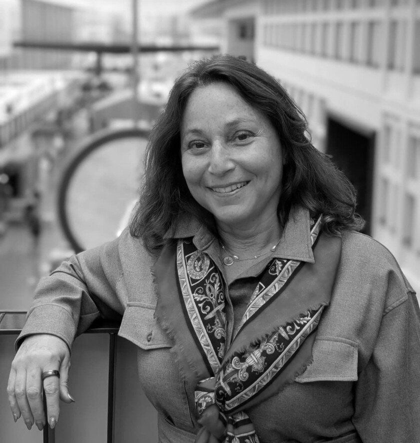 F 0734 Elisa Kahn